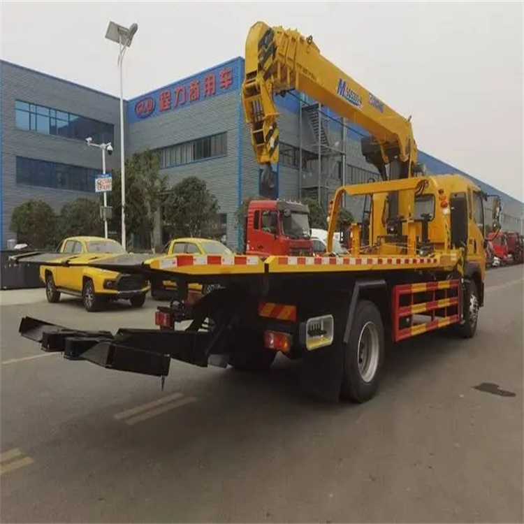 梅州附近小随车吊出租电话，轻松解决搬运烦恼