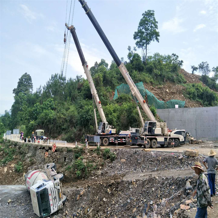梅州汽车掉沟里叫吊车救援要多少钱